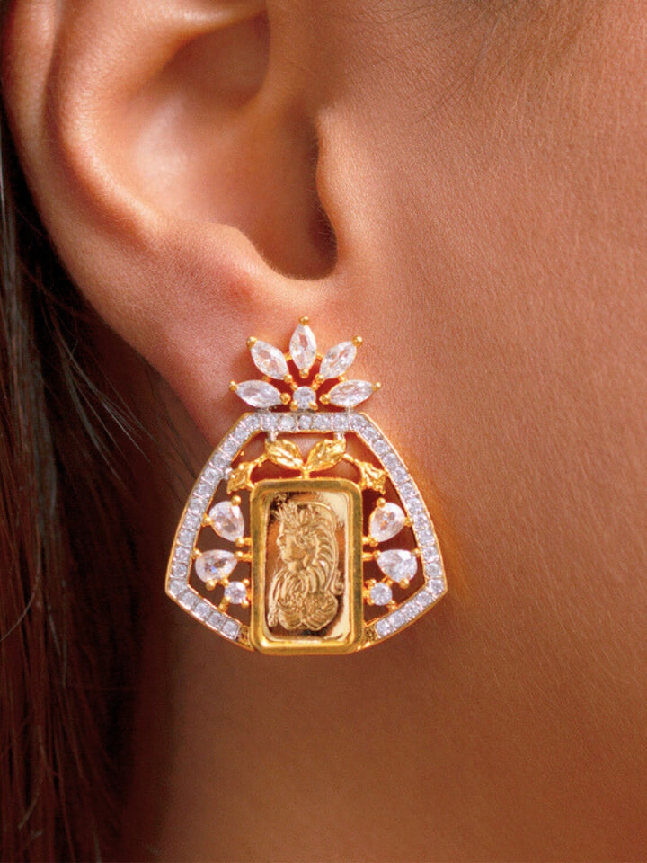 Close-up of a woman wearing an ornate Indo-Western gold Diamond Ginni Pendant set and earrings with American Diamonds. Elegant festive look with a high-quality imitation American diamond Ginni Pendant  set. Party wear outfit completed with a lightweight American diamond Ginni Pendant Set.