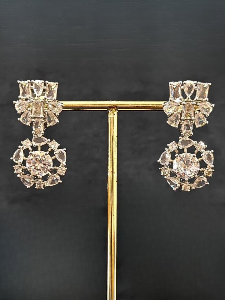 Close-up of an ornate Western American Diamond Silver Collar jewellery set and earrings with American Diamond. Elegant engagement jewelry look featuring a premium artificial American diamond necklace. Close-up of featuring an anti-tarnish American diamond artificial necklace.