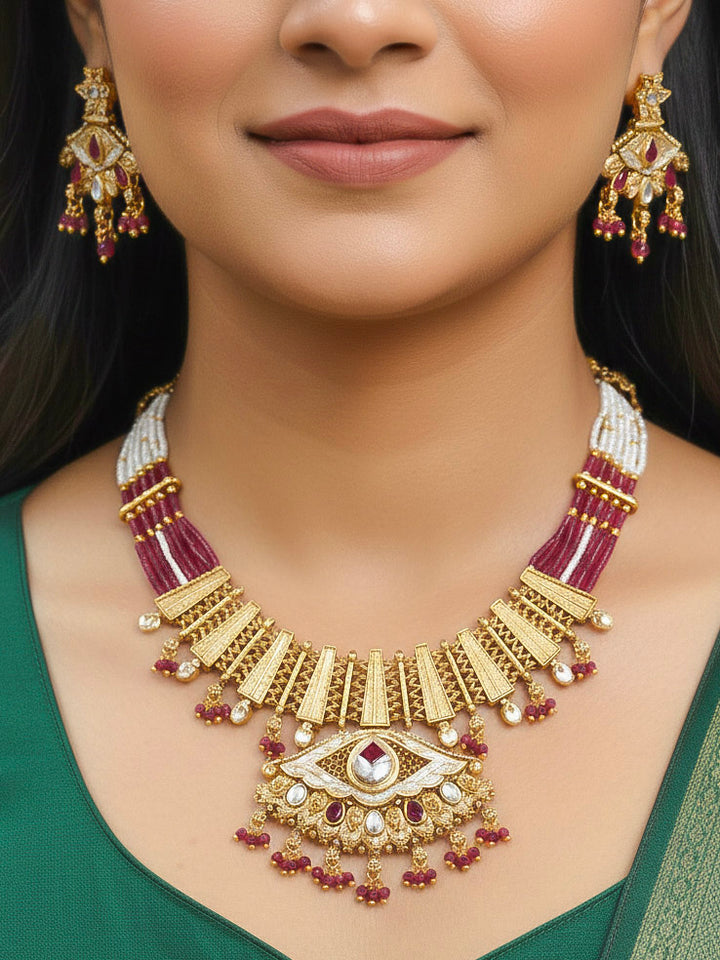 Svarlina Pink Necklace Set