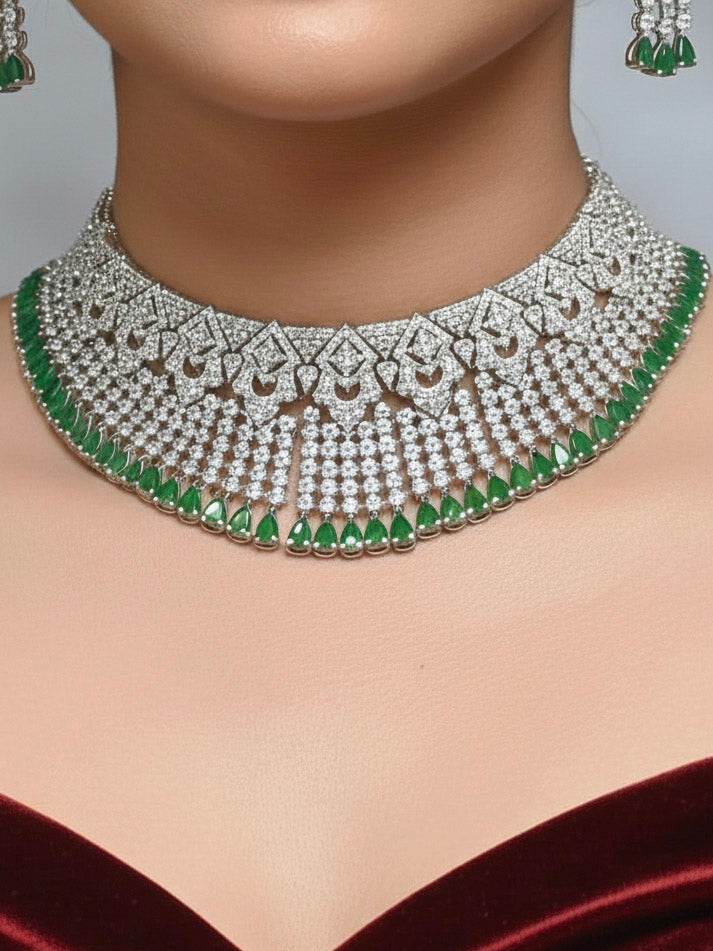 Isolienne Necklace Set