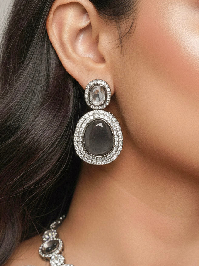 Grey Elizabeth Necklace Set