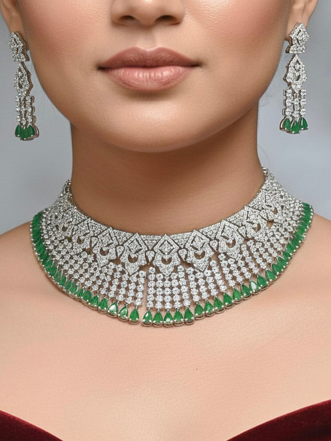 Isolienne Necklace Set