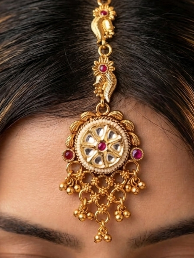 Close-up of a women wearing an ornate traditional (gold Polish) Choker jewellery set and earrings and maangtikka with Polki, Pink Colored Stone. A luxury artificial jewelry set styled for an Indian wedding celebration. Bride showcasing a premium imitation jewelry set for her reception look.