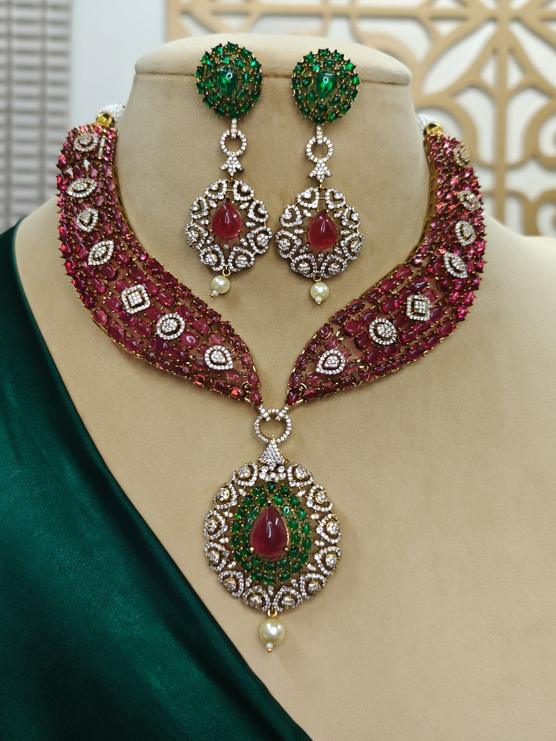 "A woman showcasing a beautiful artificial diamond and pota stone necklace and earrings set, ideal for festivals, family gatherings, and special celebrations in India. This elegant diamond jewelry provides the perfect blend of sparkle and tradition, with a modern twist."