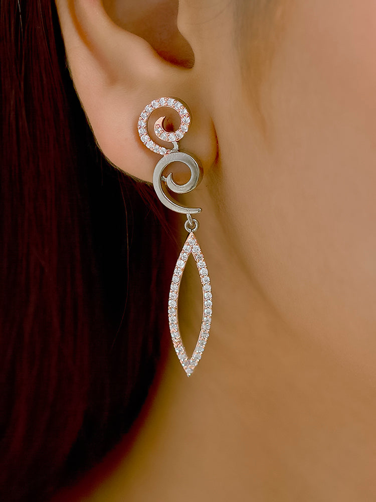 A beautiful woman wearing an elegant artificial diamond necklace and matching earrings. This premium artificial diamond jewelry set is perfect for special occasions, from Indian weddings to engagement parties, offering sophisticated glamour without the high price tag.