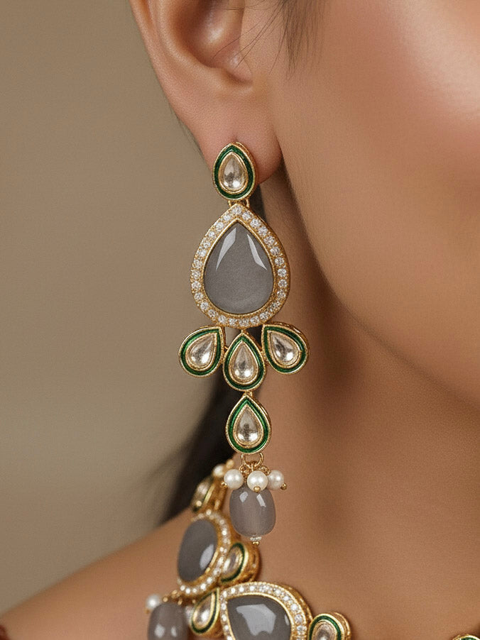 Close-up of a woman wearing an ornate traditional Grey Choker jewellery set and earrings and maangtikka with Kundan, Monalisa Stone, American Diamonds, Beads and Reverse American Diamonds and tumble stones. A graceful woman wearing a trending Colored Stone necklace for a 2026 wedding celebration. Elegant wedding jewelry look featuring a premium artificial Colored Stone necklace. 