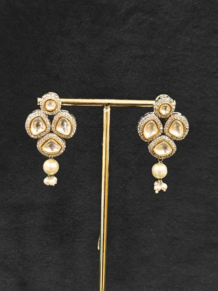 Close-up of an ornate traditional Grey Long jewellery set and earrings with Kundan, American Diamond, pearls and Crystal Beads. Mehendi ceremony look completed with a handcrafted Kundan jewelry set. Wedding guest wearing a lightweight Kundan necklace for a Wedding function.