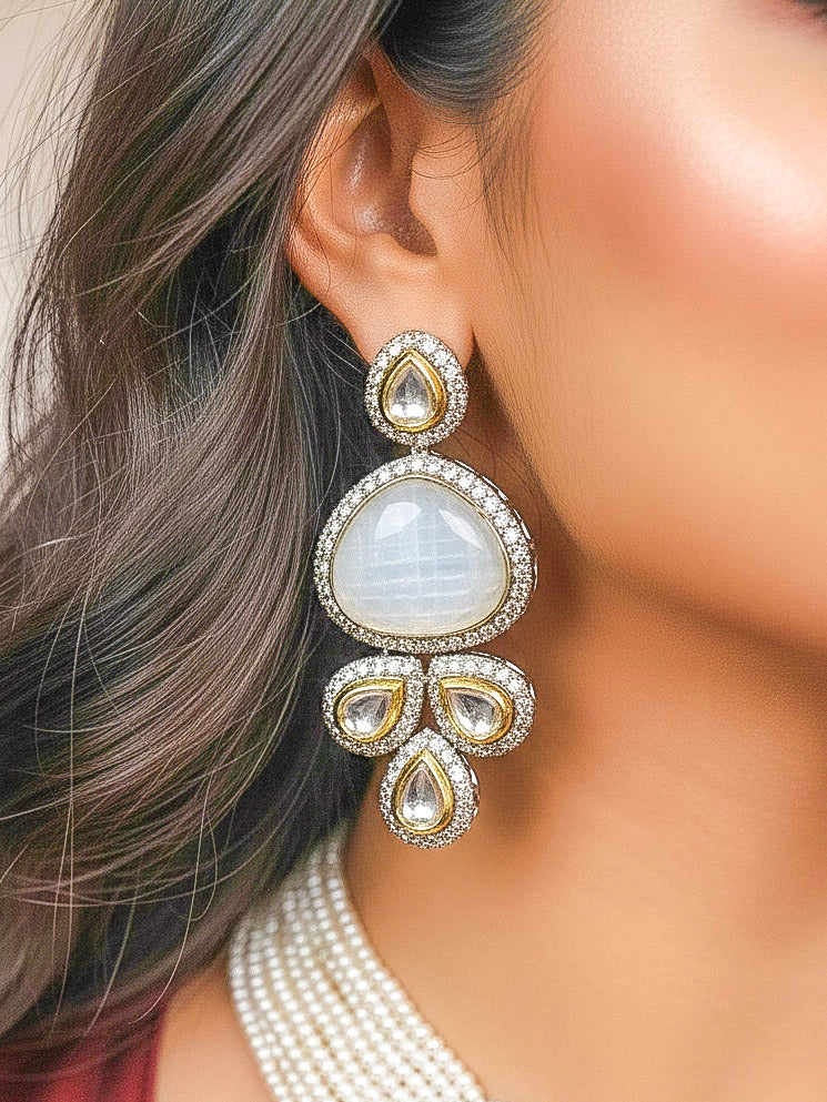 Close-up of a woman wearing an ornate traditional Grey Collar Kundan jewellery set and earrings with American diamonds, Monalisa stone, Pearls, Kundan and Colored Stones. Festive Diwali outfit paired with a premium Kundan jewelry piece. Woman wearing trending Kundan artificial jewelry for wedding season in India.