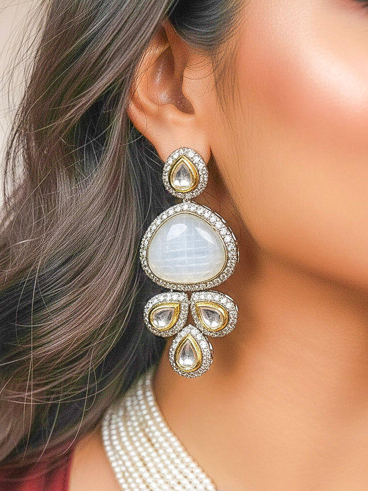 Close-up of a woman wearing an ornate traditional Grey Collar Kundan jewellery set and earrings with American diamonds, Monalisa stone, Pearls, Kundan and Colored Stones. Festive Diwali outfit paired with a premium Kundan jewelry piece. Woman wearing trending Kundan artificial jewelry for wedding season in India.