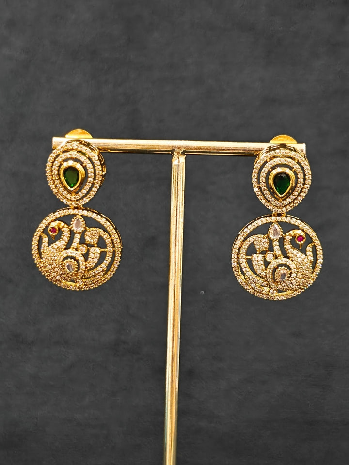 A gorgeous artificial diamond and green colored stone  necklace paired with diamond earrings. This artificial diamond jewelry set offers a traditional yet modern touch for Indian brides, designed to add elegance and sophistication to any occasion.