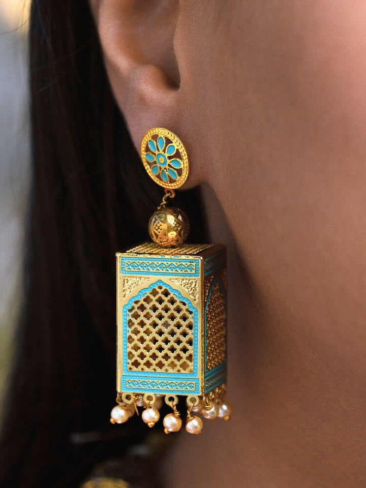 Close-up of a woman wearing an ornate traditional Mint Green Rajwadi gold Long jewellery set and earrings  with  Pearls and Meenakari. Festive Diwali outfit enhanced with a Rajwadi artificial necklace. Woman pairing a Rajwadi necklace with a red saree. Close-up of enamel work in Meenakari artificial wedding jewelry.