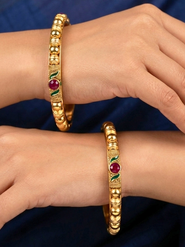 Close-up of an a women wearing ornate traditional (Gold Polish) White Bangles Set. It’s comfortable and lightweight enough for everyday wear, and it also looks absolutely beautiful and elegant. The design is stylish, the finish is impressive, and it feels really pleasant to wear all day.