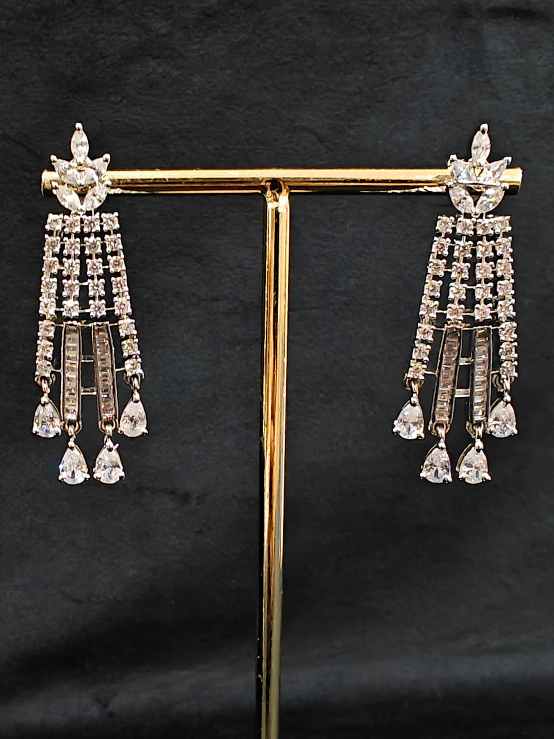 Close-up of an ornate Western Silver Diamond Collar jewellery set and earrings with American Diamond. Close-up of a cocktail party look featuring a premium American diamond necklace. A luxury American diamond necklace set styled beautifully for a wedding guest look in India.