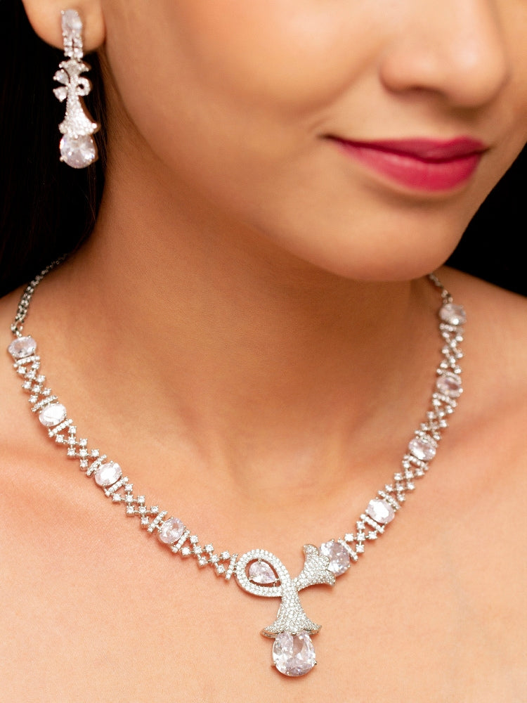 A woman showcasing a beautiful artificial diamond necklace and earrings set, ideal for festivals, family gatherings, and special celebrations in India. This elegant diamond jewelry provides the perfect blend of sparkle and tradition, with a modern twist.