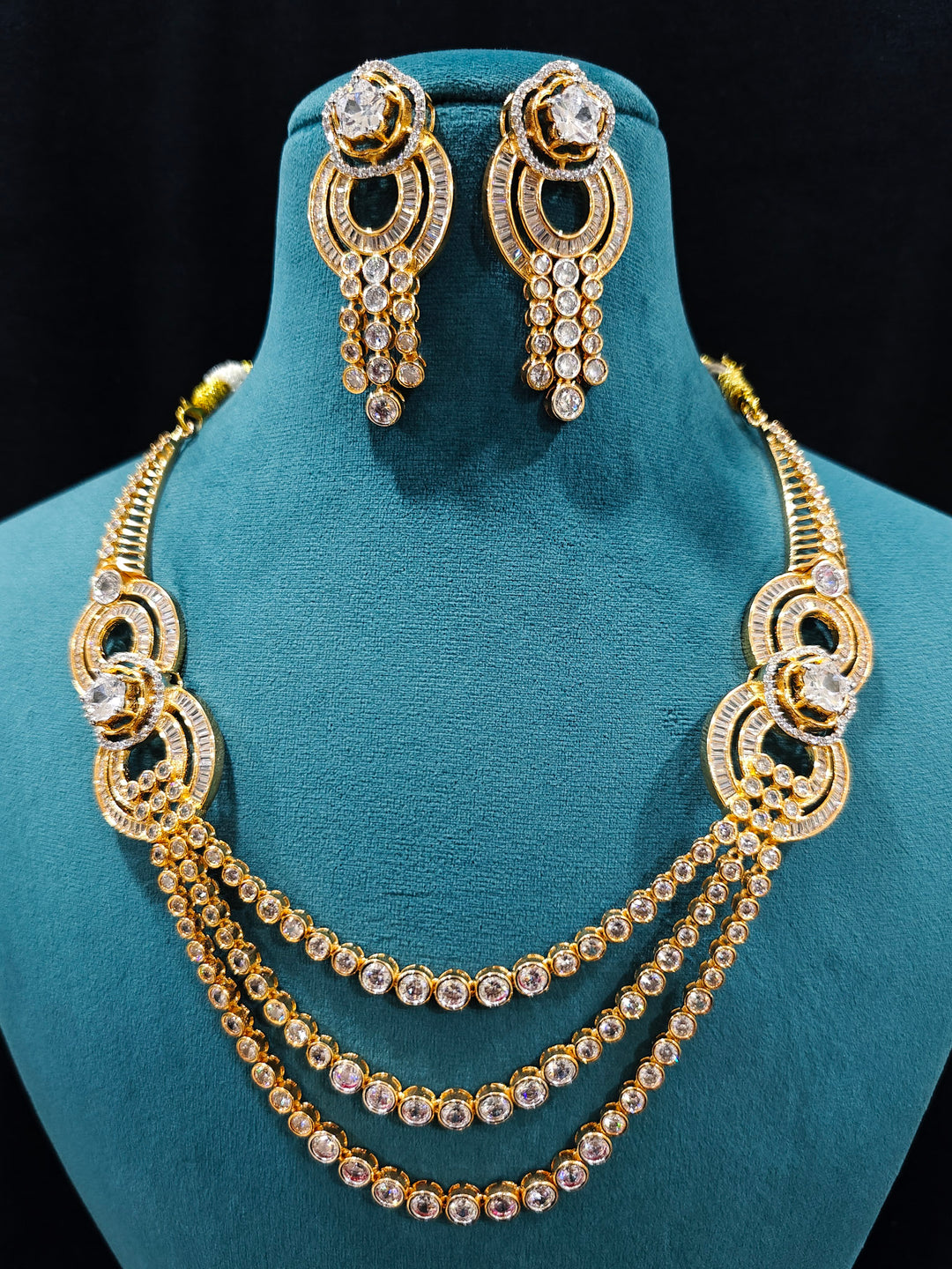 Close-up of an ornate Indo-Western jewellery set and earrings with American Diamond . Elegant Party look with a high-quality imitation American diamond necklace set. A graceful woman wearing a trending American diamond necklace for a 2026 wedding celebration.