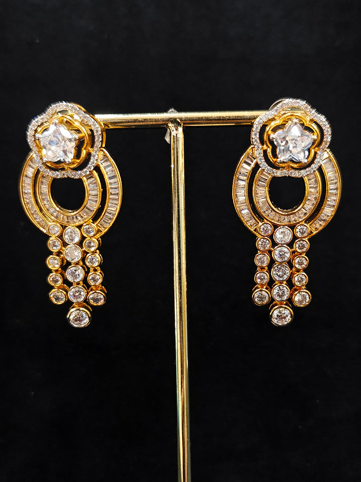 Close-up of an ornate Indo-Western jewellery set and earrings with American Diamond . Elegant Party look with a high-quality imitation American diamond necklace set. A graceful woman wearing a trending American diamond necklace for a 2026 wedding celebration.