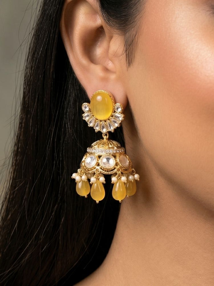 Close-up of a woman wearing an ornate traditional (Gold Polish) Choker Yellow jewellery set and earrings with Crystal Beads, Polki, American Diamond, Colored Stones and Pearls. Festive Diwali look enhanced with a premium Polki artificial necklace. Festive saree look completed with Polki artificial jewelry set.