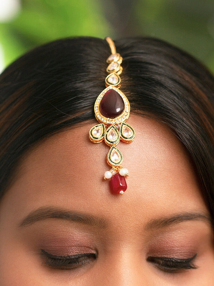 Close-up of a woman wearing an ornate traditional Multi-Color Choker jewellery set and earrings and maangtikka with Kundan, Monalisa Stone, American Diamonds, Beads and Reverse American Diamonds and tumble stones. A graceful woman wearing a trending Colored Stone necklace for a 2026 wedding celebration. Elegant wedding jewelry look featuring a premium artificial Colored Stone necklace.