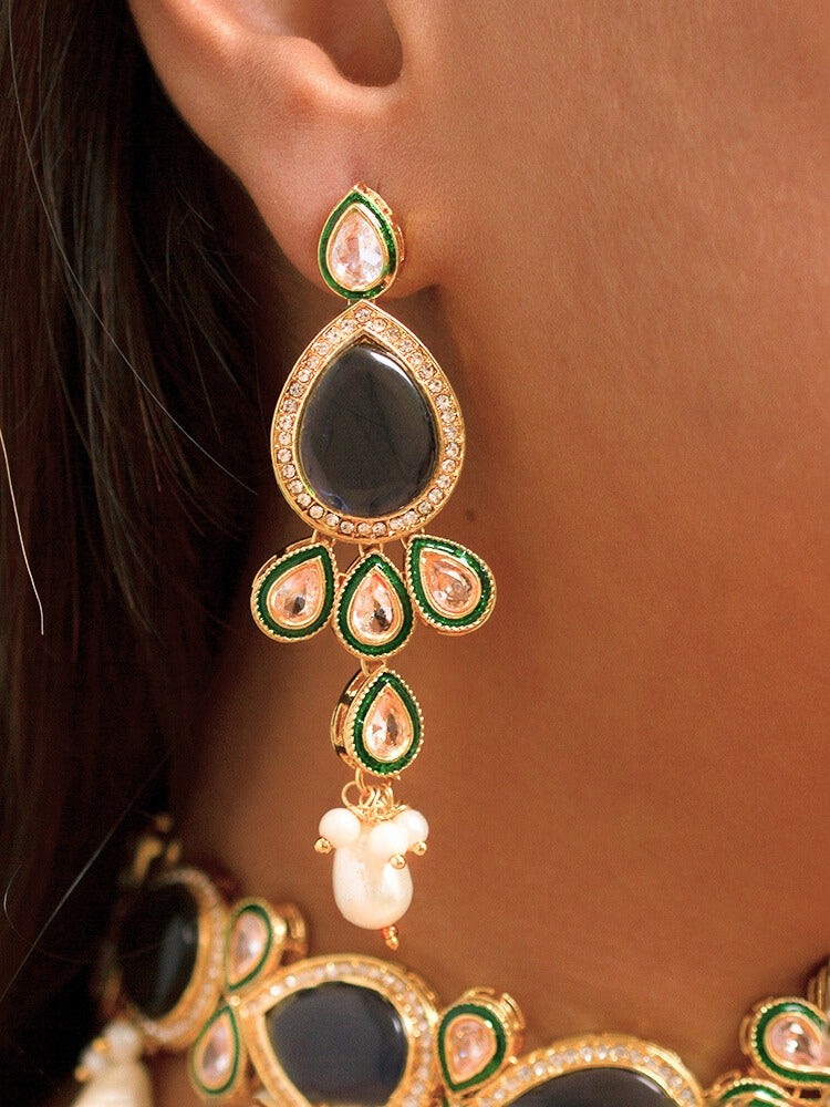 Close-up of a women wearing an ornate traditional Navy Blue Choker jewellery set and earrings and maangtikka with Kundan, Monalisa Stone, American Diamonds, Beads and Reverse American Diamonds and tumble stones. A graceful woman wearing a trending Colored Stone necklace for a 2026 wedding celebration. Elegant wedding jewelry look featuring a premium artificial Colored Stone necklace.