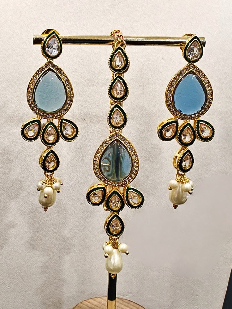 Close-up of an ornate traditional Navy Blue Choker jewellery set and earrings and maangtikka with Kundan, Monalisa Stone, American Diamonds, Beads and Reverse American Diamonds and tumble stones. A graceful woman wearing a trending Colored Stone necklace for a 2026 wedding celebration. Elegant wedding jewelry look featuring a premium artificial Colored Stone necklace.