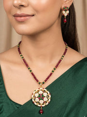 Neeranjali Pendant Set