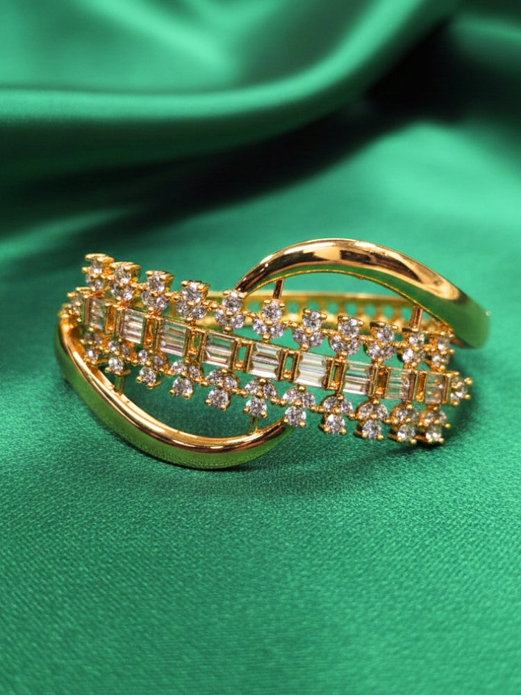 Close-up of an ornate Indo-western White (Bright gold) Diamond Bracelet with American Diamond and Colored Stones. A sparkling American diamond artificial bracelet for a party. Close-up of an anti-tarnish artificial American Diamond bracelet styled for wedding guests.