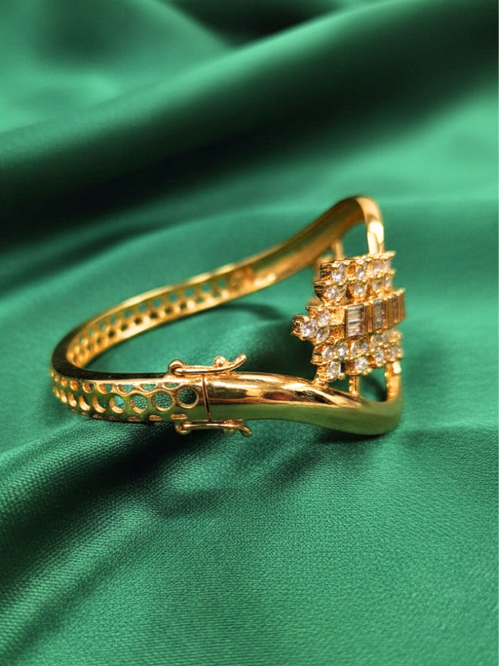 Close-up of an ornate Indo-western White (Bright gold) Diamond Bracelet with American Diamond and Colored Stones. A sparkling American diamond artificial bracelet for a party. Close-up of an anti-tarnish artificial American Diamond bracelet styled for wedding guests.