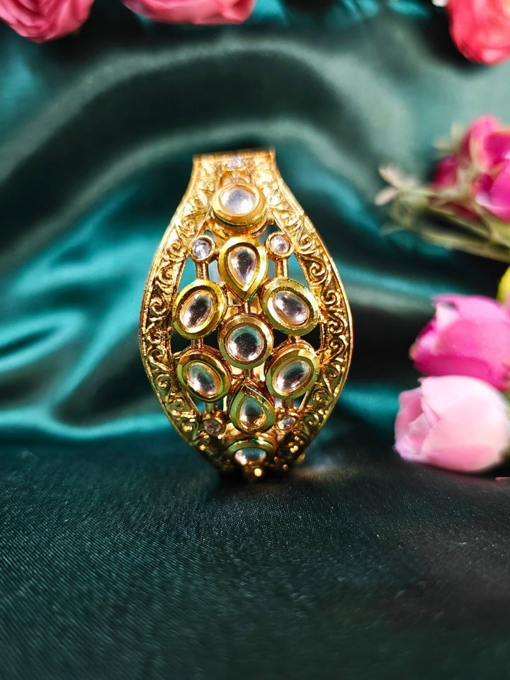 Close-up of an ornate traditional (Gold Polish) Bracelet with Kundan. Close-up of a high-quality imitation Kundan bracelet for festive wear. Wedding guest wearing a minimal artificial Kundan bracelet. Perfect for Wedding function and Festive.