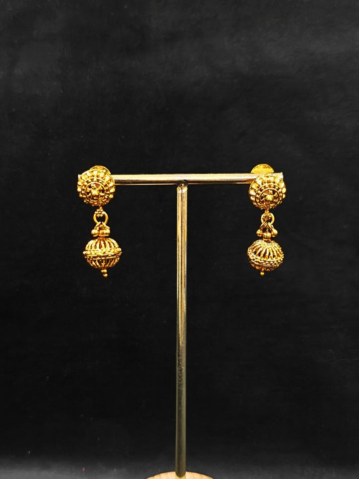 Close-up of an ornate traditional (Bright Gold Polish) Long jewellery set and earrings with Filigree Balls. Woman styling a vibrant Meenakari Filigree necklace with a festive saree. Festive celebration look enhanced with traditional Filigree jewelry.