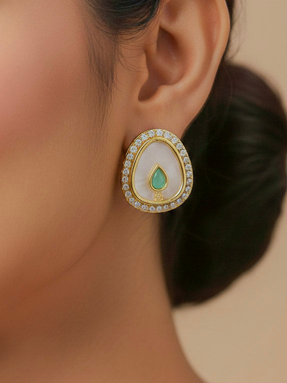 Close-up of a woman wearing an ornate traditional (Gold Polish) Mint Pink & Green Collar Jewellery Set and Earrings with Mint Pink & Green Colored Stone and American Diamonds. Festive celebration look enhanced with sparkling artificial American Diamond jewelry. Saree look completed with elegant artificial American Diamond jewelry for festive occasions.