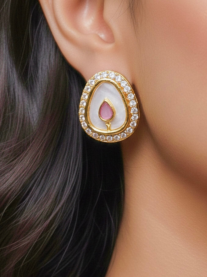 Close-up of a woman wearing an ornate traditional (Gold Polish) Mint Pink Collar Jewellery Set and Earrings with Mint Pink  Colored Stone and American Diamonds. Festive celebration look enhanced with sparkling artificial American Diamond jewelry. Saree look completed with elegant artificial American Diamond jewelry for festive occasions.