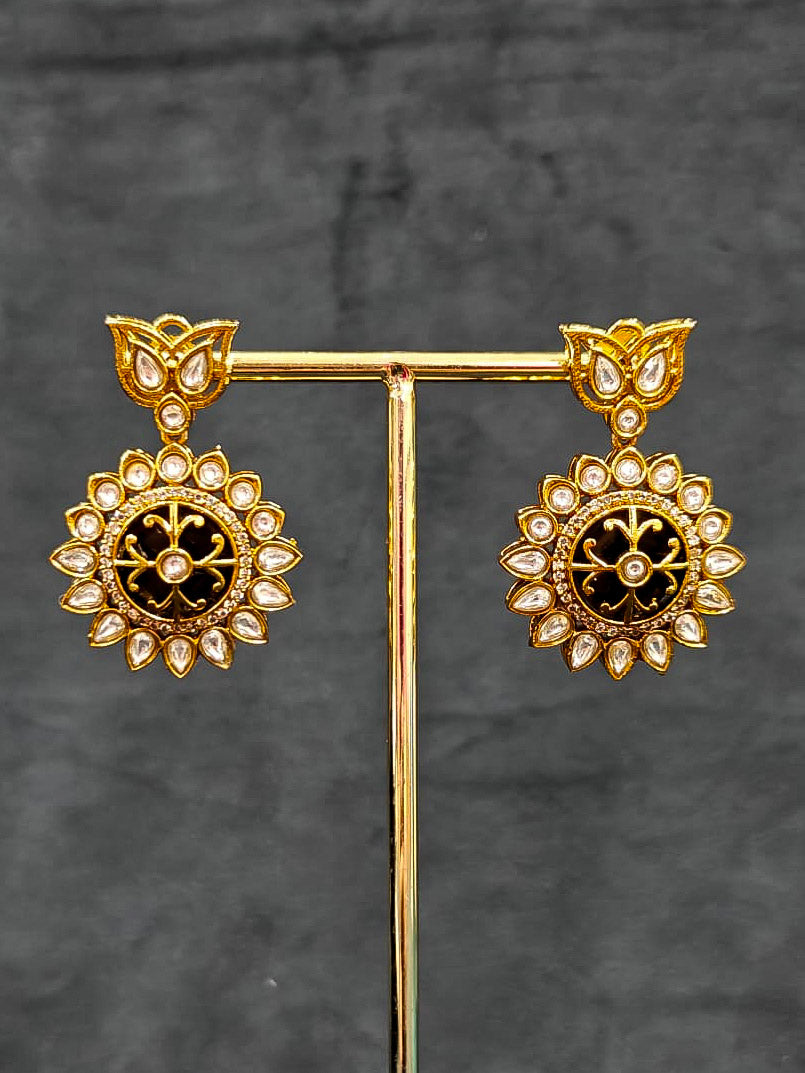 Close-up of an ornate traditional Black Rajwadi gold jewellery set and earrings with Black Colored Stones, Kundan, American Diamond. Close-up of a premium Rajwadi artificial necklace under 10000. Mehendi ceremony look styled with a Rajwadi artificial jewelry set.