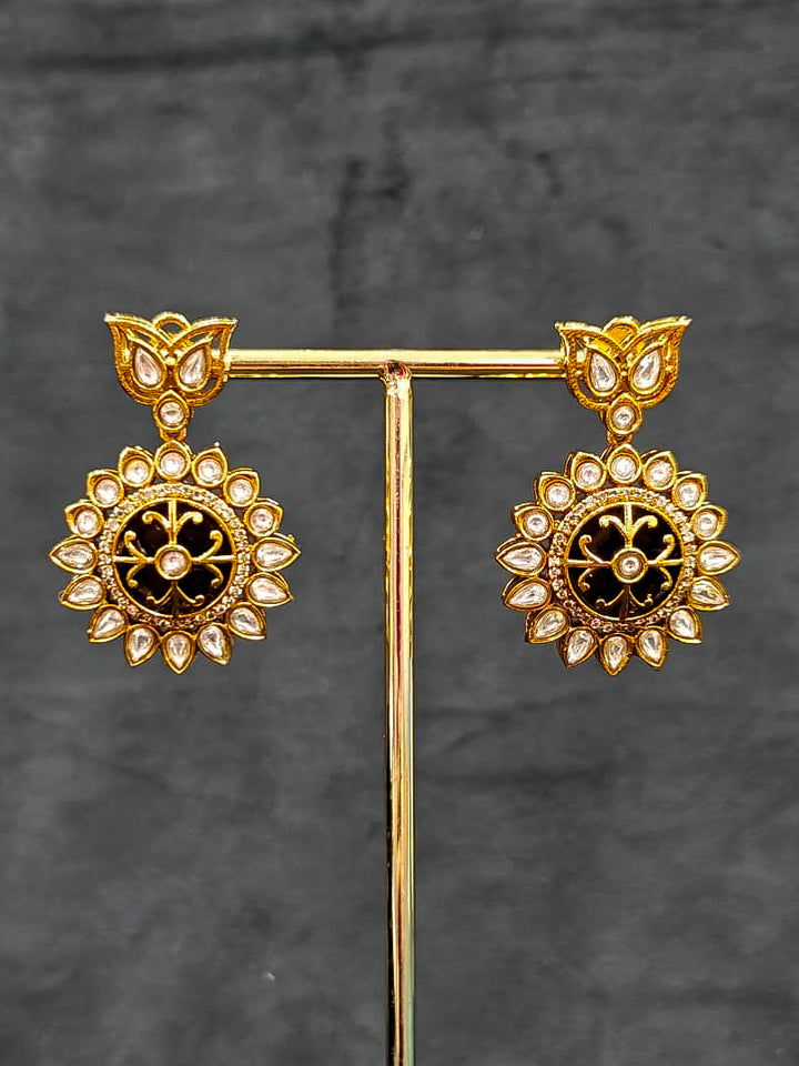 Close-up of an ornate traditional Black Rajwadi gold jewellery set and earrings with Black Colored Stones, Kundan, American Diamond. Close-up of a premium Rajwadi artificial necklace under 10000. Mehendi ceremony look styled with a Rajwadi artificial jewelry set.