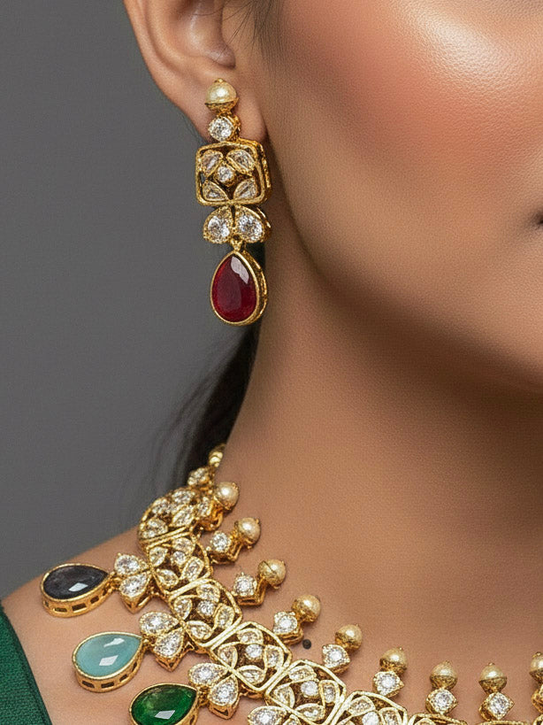 Close-up of a woman wearing an ornate traditional (Gold Polish) Multi-Color Collar jewellery set and earrings with Diamond Polki, Monalisa Stone and Colored Stones. Wedding guest wearing a sparkling American diamond necklace with a saree. A graceful woman wearing a trending American diamond necklace for a 2026 wedding celebration.