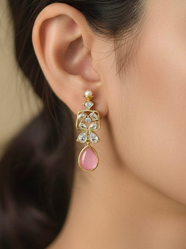 Close-up of a woman wearing an ornate traditional (Gold Polish) Pink & Green Collar jewellery set and earrings with Diamond Polki, Monalisa Stone and Colored Stones. Wedding guest wearing a sparkling American diamond necklace with a saree. A graceful woman wearing a trending American diamond necklace for a 2026 wedding celebration.