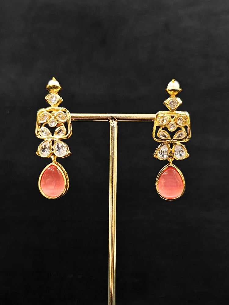 Close-up of an ornate traditional (Gold Polish) Pink & Green Collar jewellery set and earrings with Diamond Polki, Monalisa Stone and Colored Stones. Wedding guest wearing a sparkling American diamond necklace with a saree. A graceful woman wearing a trending American diamond necklace for a 2026 wedding celebration.