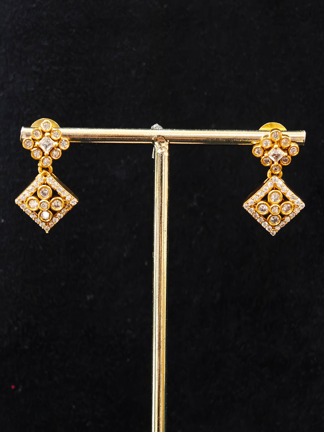 Close-up of an ornate Indo-western (gold Polish) Collar Diamond jewellery set and earrings with American Diamond. Festive Diwali outfit styled with an American diamond artificial necklace. Indo-western outfit styled with a statement American diamond necklace set.