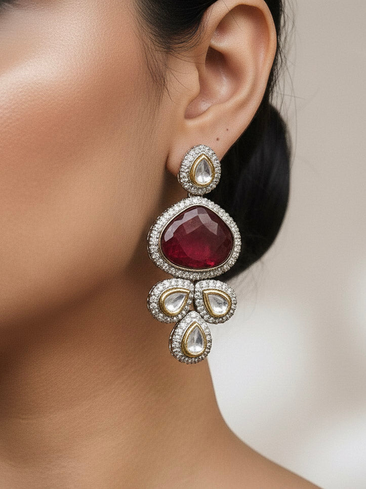  Close-up of a woman wearing an ornate traditional Red Collar Kundan jewellery set and earrings with American diamonds, Monalisa stone, Pearls, Kundan and Colored Stones. Festive Diwali outfit paired with a premium Kundan jewelry piece. Woman wearing trending Kundan artificial jewelry for wedding season in India.