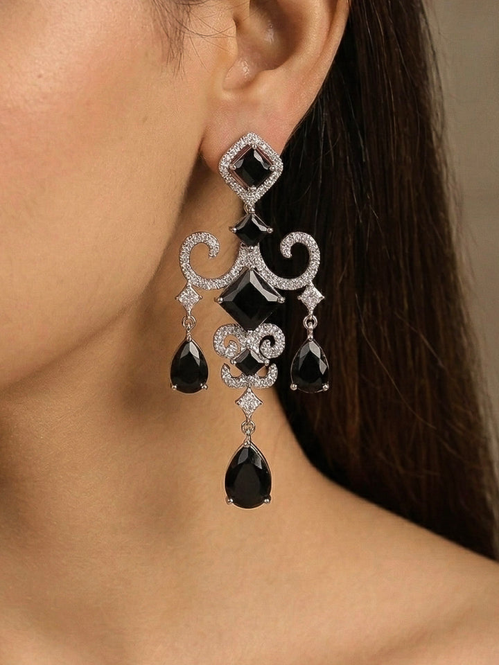 Close-up of a woman wearing an ornate Black Indo-Western Diamond Silver Collar jewellery set and earrings and maangtikka with American Diamond and Black Colored Stones. Bride-to-be styled in a premium American diamond artificial necklace for her reception party. Elegant wedding jewelry look featuring a premium artificial American diamond necklace.