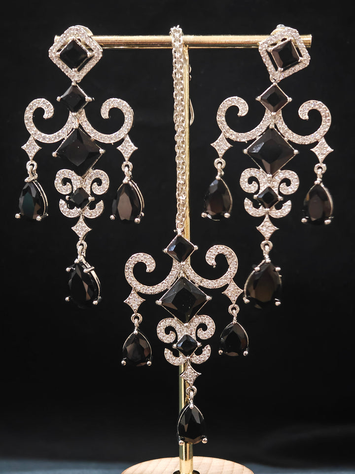 Close-up of an ornate Black Indo-Western Diamond Silver Collar jewellery set and earrings and maangtikka with American Diamond and Black Colored Stones. Bride-to-be styled in a premium American diamond artificial necklace for her reception party. Elegant wedding jewelry look featuring a premium artificial American diamond necklace.