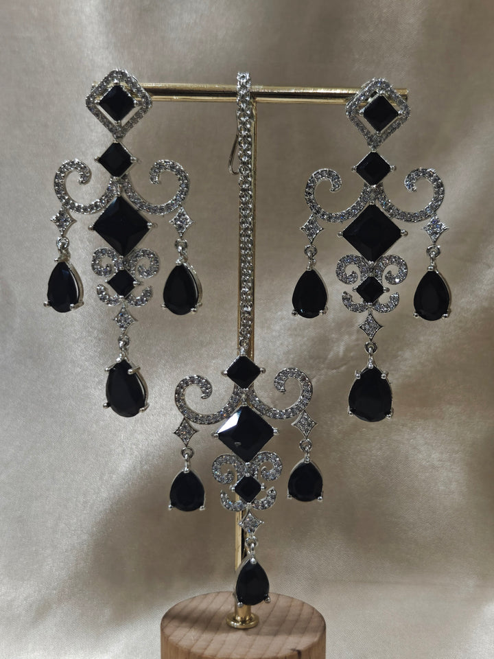 Close-up of an ornate Black Indo-Western Diamond Silver Collar jewellery set and earrings and maangtikka with American Diamond and Black Colored Stones. Bride-to-be styled in a premium American diamond artificial necklace for her reception party. Elegant wedding jewelry look featuring a premium artificial American diamond necklace.