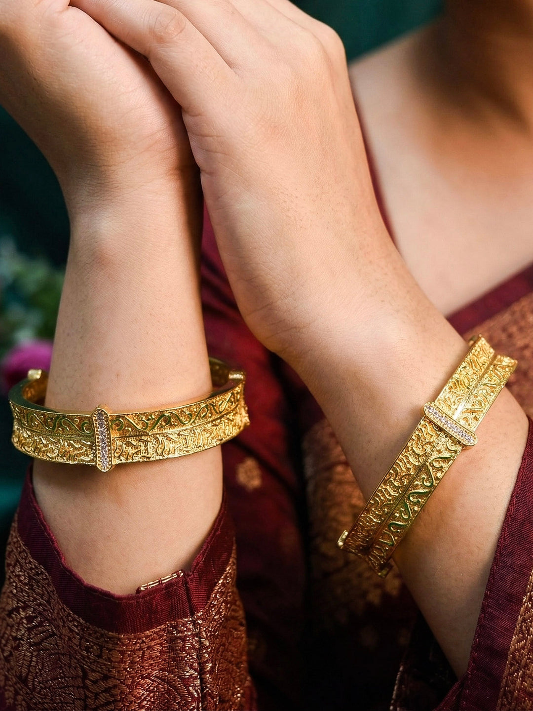 Close-up of an a women wearing ornate traditional (Gold Polish) Bangles Set. It’s comfortable and lightweight enough for everyday wear, and it also looks absolutely beautiful and elegant. The design is stylish, the finish is impressive, and it feels really pleasant to wear all day.