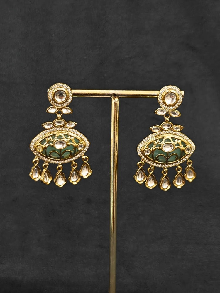 Close-up of an ornate traditional (Mehendi Polish Antique Finish) Sea Green Collar jewellery set and earrings with Kundan, Monalisa Stone, Colored Stones and American Diamond. A trending Kundan artificial jewelry for wedding season in India. Festive Diwali outfit paired with a premium Kundan jewelry piece.