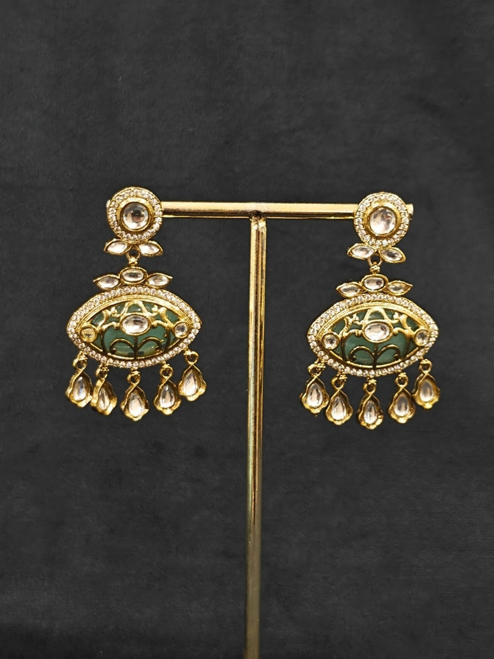 Close-up of an ornate traditional (Mehendi Polish Antique Finish) Sea Green Collar jewellery set and earrings with Kundan, Monalisa Stone, Colored Stones and American Diamond. A trending Kundan artificial jewelry for wedding season in India. Festive Diwali outfit paired with a premium Kundan jewelry piece.