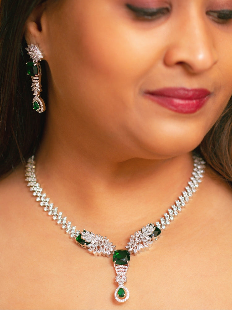 A woman showcasing a beautiful artificial diamond necklace and earrings set, ideal for festivals, family gatherings, and special celebrations in India. This elegant diamond jewelry provides the perfect blend of sparkle and tradition, with a modern twist.