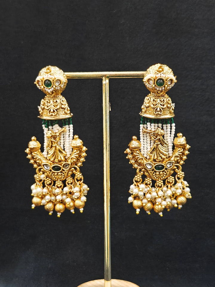 Close-up of an ornate traditional Dark Green Rajwadi gold Long jewellery set and earrings  with Pearls, Hydro Crystal and Bandhai Work. Close-up of detailed Rajwadi craftsmanship in artificial jewelry.
Traditional Indian look featuring a Rajwadi necklace set. Perfect  Rajwadi necklace set for weddings and festivals