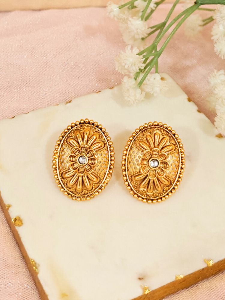 Close-up of an ornate traditional (Gold Polish) Studs Earrings with Filigree Work and Kundan. Festive Diwali outfit paired with a colorful Filigree Work Earrings. Festive celebration look enhanced with traditional Kundan Earrings.