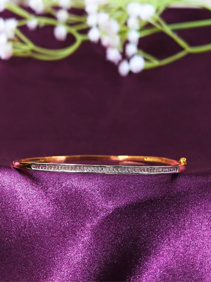 Close-up of an ornate Western (Gold Polish) Bracelet with American Diamond. Festive outfit paired with a premium imitation American Diamond bracelet in India. Close-up of skin-friendly artificial jewelry American Diamond bracelet in India.