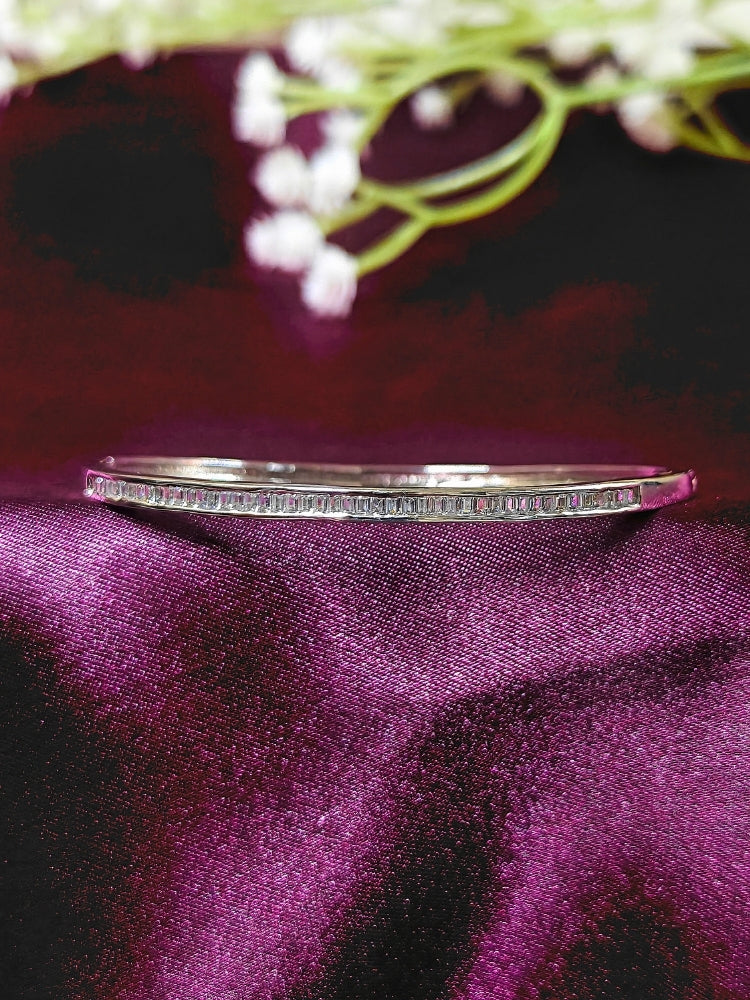 Close-up of an ornate Western (Silver Polish) Bracelet with American Diamond. Festive outfit paired with a premium imitation American Diamond bracelet in India. Close-up of skin-friendly artificial jewelry American Diamond bracelet in India.