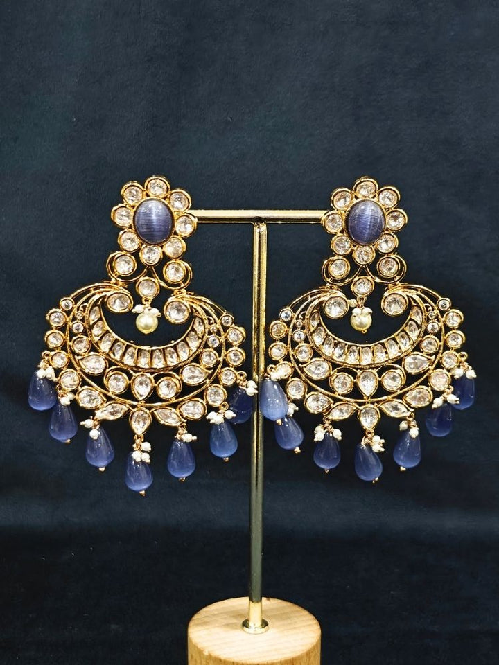 Close-up of an ornate traditional (Gold Polish) Lilac Long jewellery set and earrings with Polki,  Tumble Beads, Crystal Beads, Pearls and Colored Stone. Woman styling a premium Polki imitation necklace for wedding celebrations. Wedding guest outfit styled with an elegant Polki necklace set.
